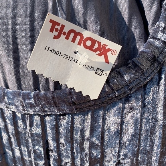 COTTON EMPORIUM crushed velvet pleated top - Picture 10 of 11